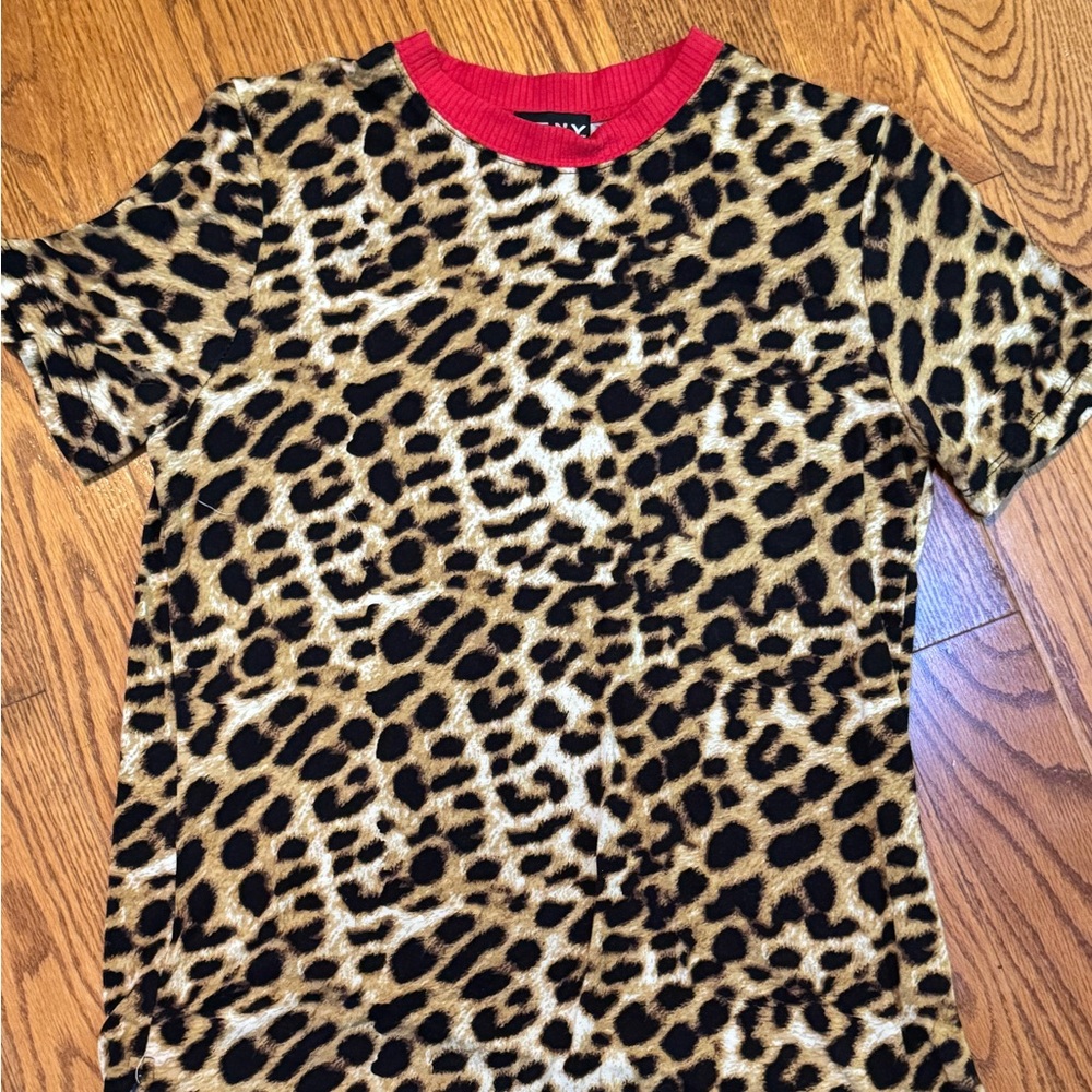 Leopard Print T-Shirt with Red Collar